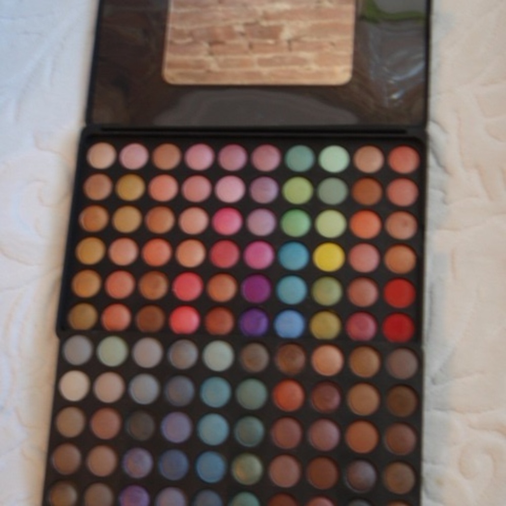 BH Cosmetics 120 color Eyeshadow Palette (3rd Ed.)